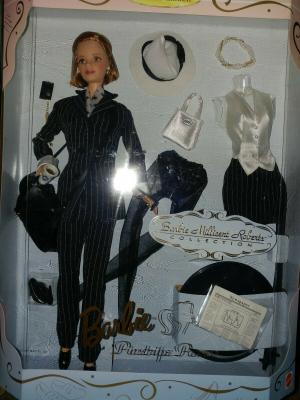 Кукла Барби в деловом костюме, с набором одежды и аксессуаров,  97 г.